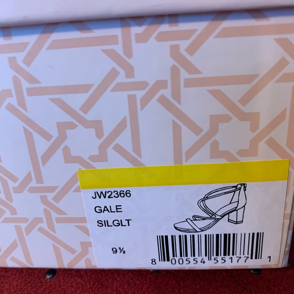 Jewel Badgley Mischka women’s heels - Picture 10 of 10